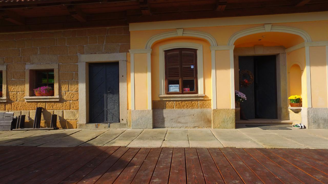 Belsky Dvur Hotel Bely Buitenkant foto